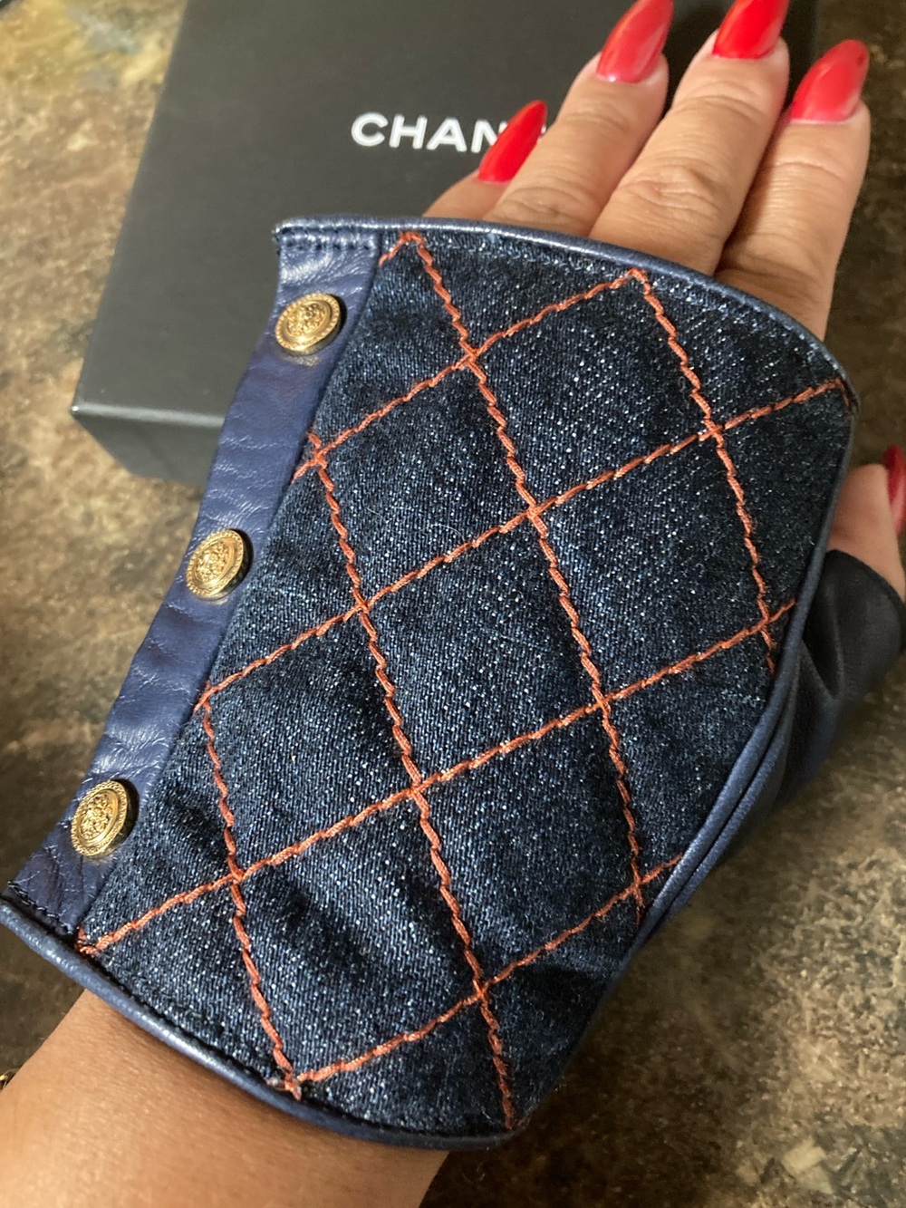 🔥 CHANEL Navy Quilted Denim and Lambskin fingerless gloves Rare - Picture 3 of 5